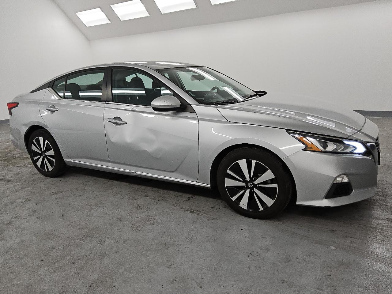 2021 Nissan Altima - Image 4