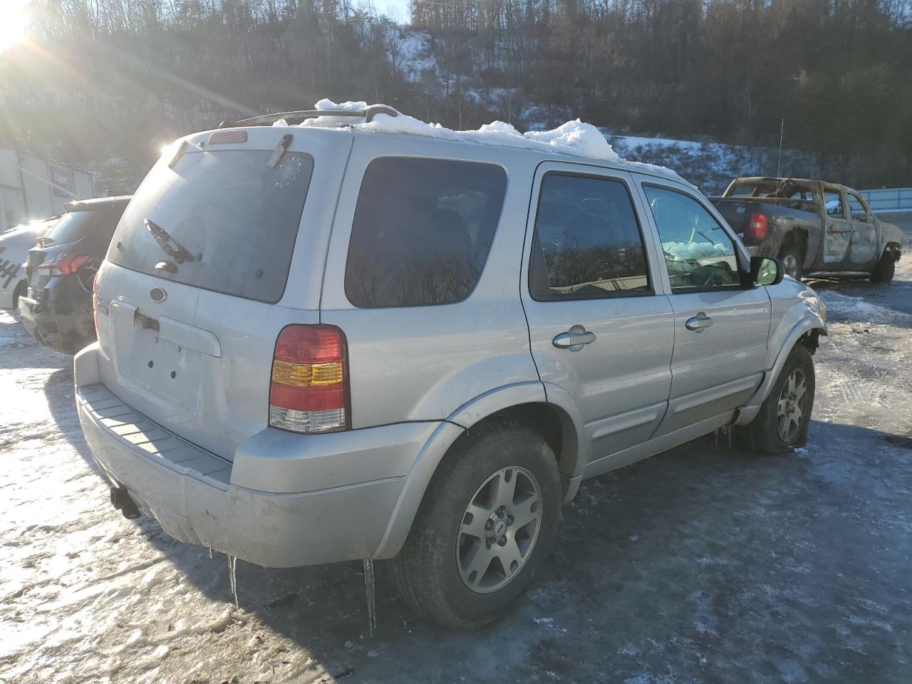 2005 Ford Escape - Image 3