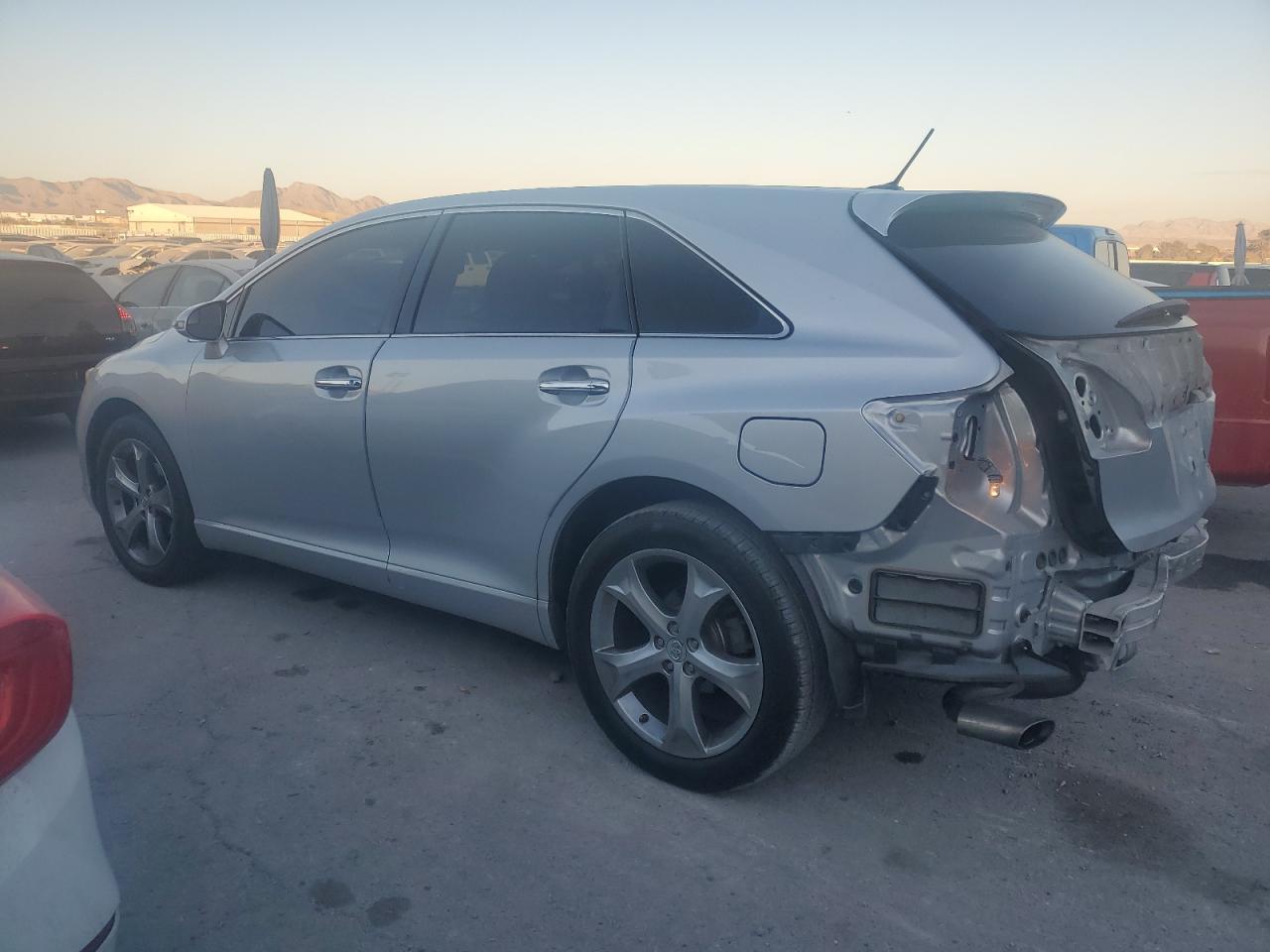 2013 Toyota Venza - Image 2