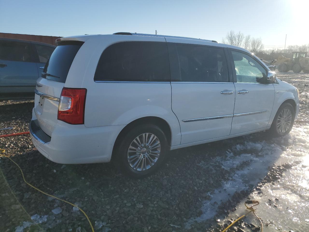 2014 Chrysler Town & Country - Image 3