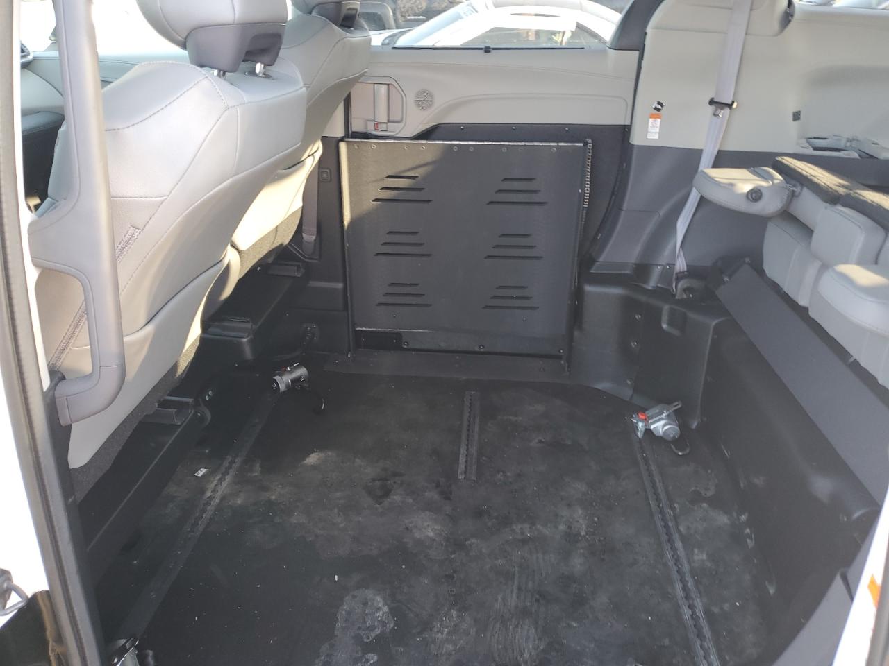 2021 Toyota Sienna - Image 11