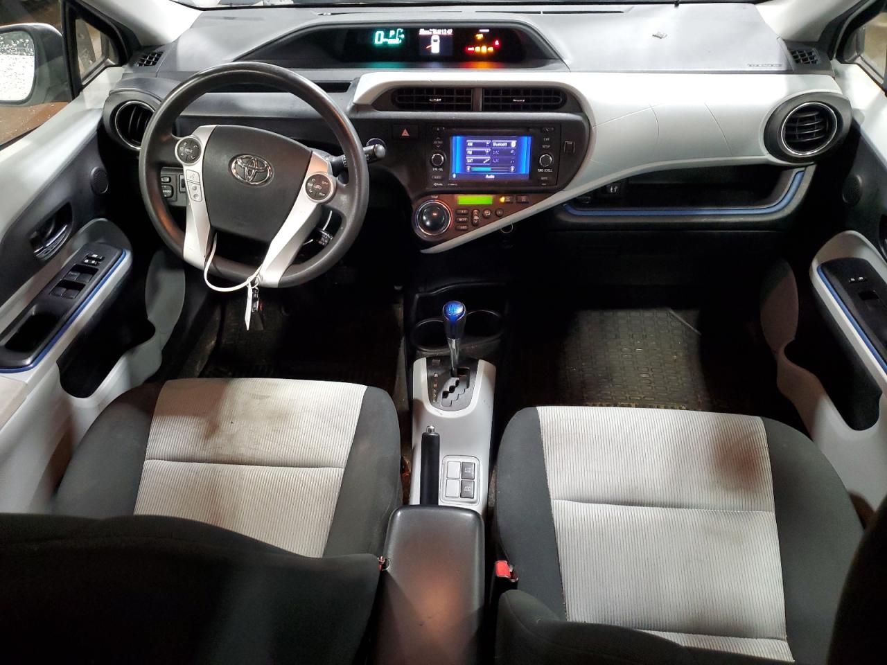 2012 Toyota Prius - Image 8