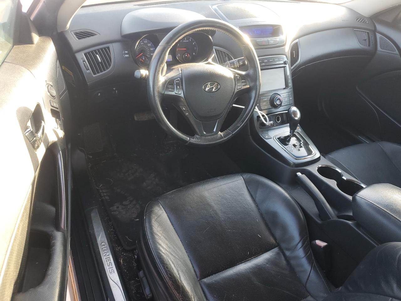 2011 Hyundai Genesis - Image 8