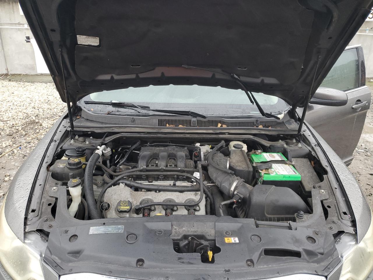 2011 Ford Taurus - Image 11