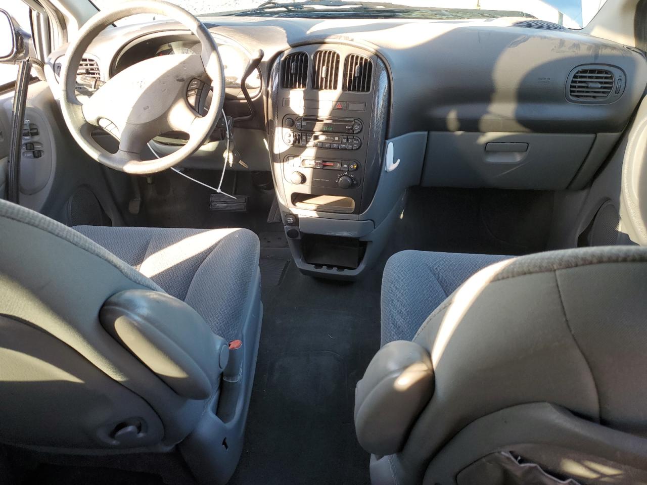 2005 Dodge Caravan - Image 8