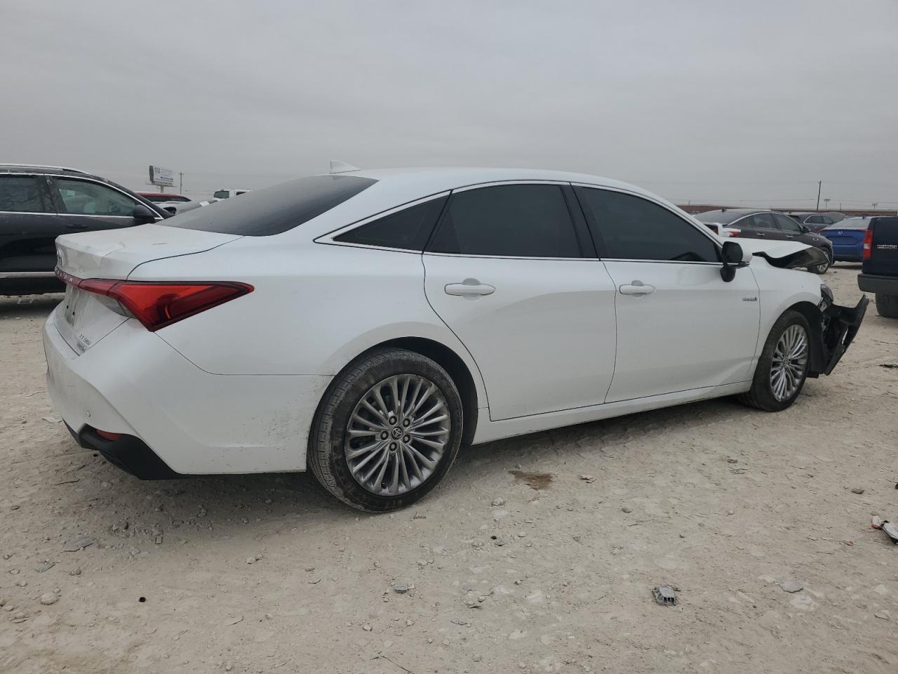 2020 Toyota Avalon - Image 3