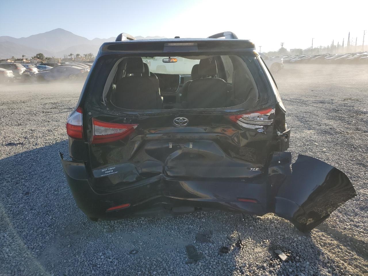 2017 Toyota Sienna - Image 6