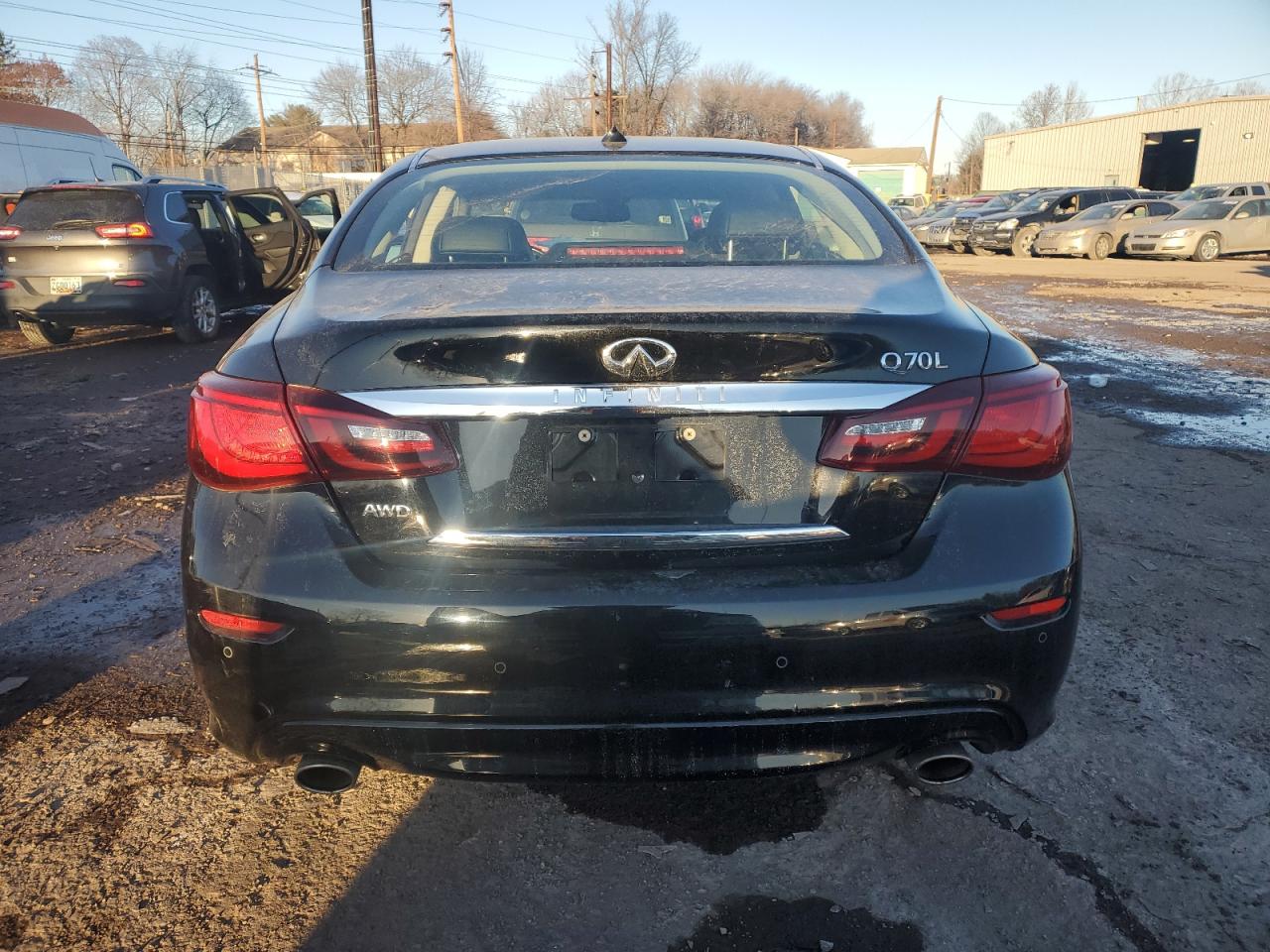 2017 Infiniti Q70 - Image 6