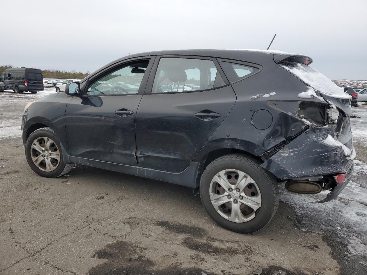 2010 Hyundai Tucson - Image 2
