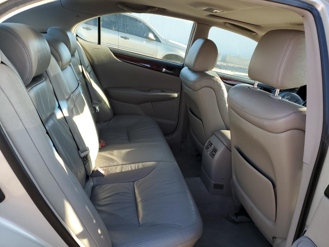 2002 Lexus ES - Image 10