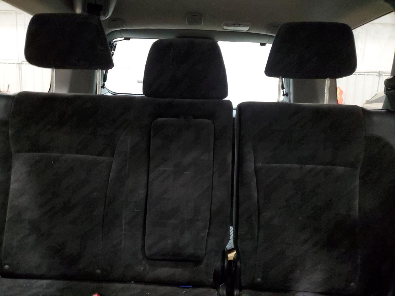 2004 Honda CR-V - Image 10