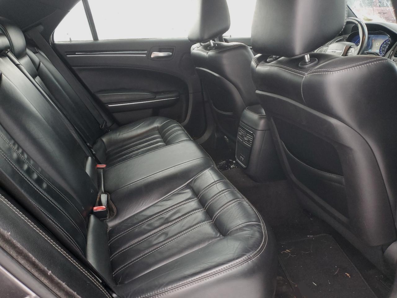 2017 Chrysler 300 - Image 10