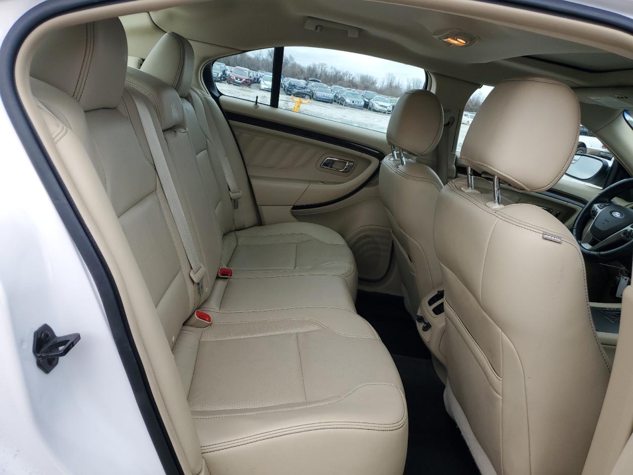 2016 Ford Taurus - Image 10
