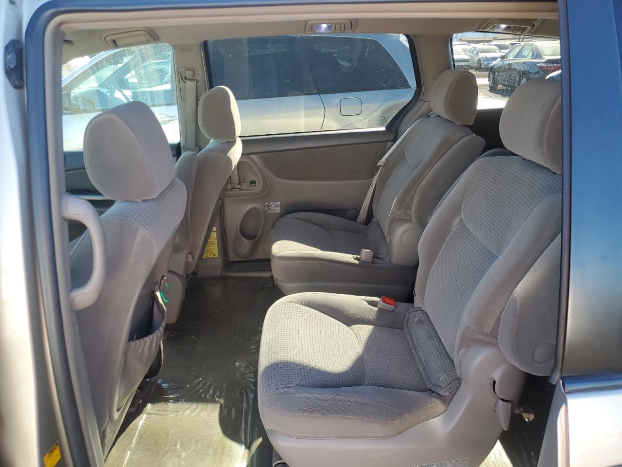 2006 Toyota Sienna - Image 11