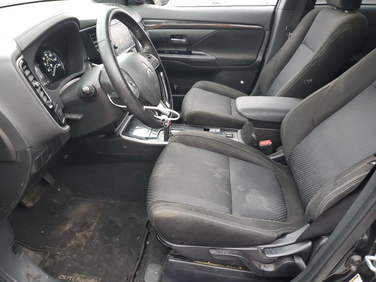2018 Mitsubishi Outlander - Image 7