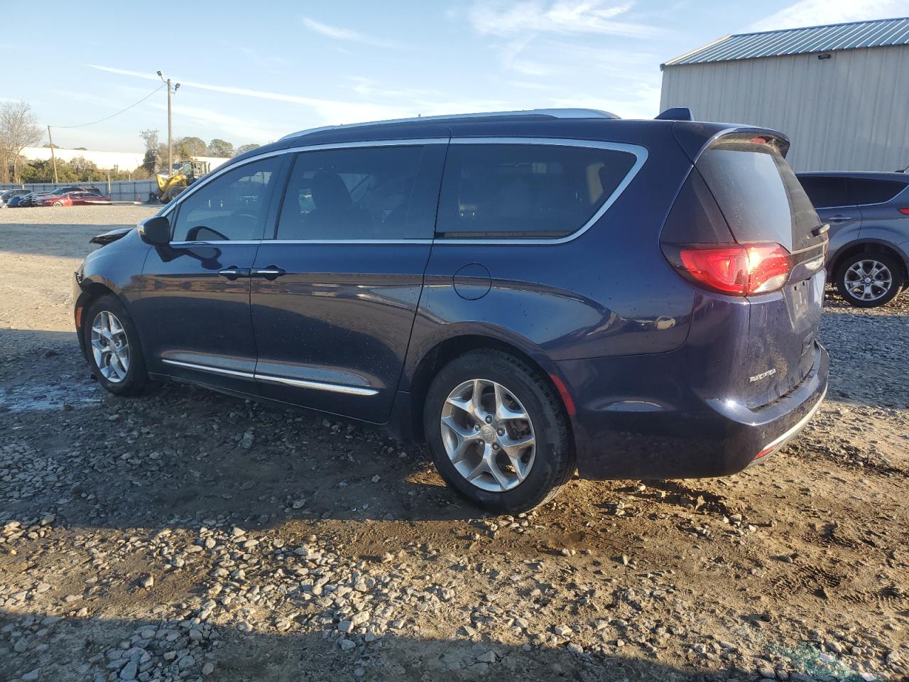 2018 Chrysler Pacifica - Image 2
