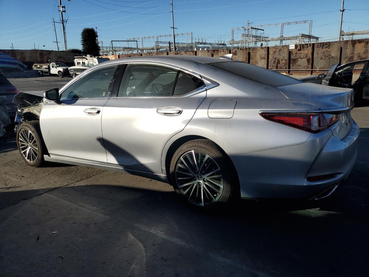 2023 Lexus ES - Image 2