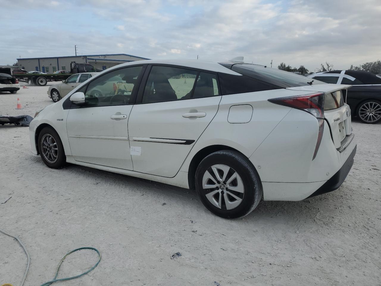 VIN JTDKARFUXJ3545286 2018 TOYOTA PRIUS no.2