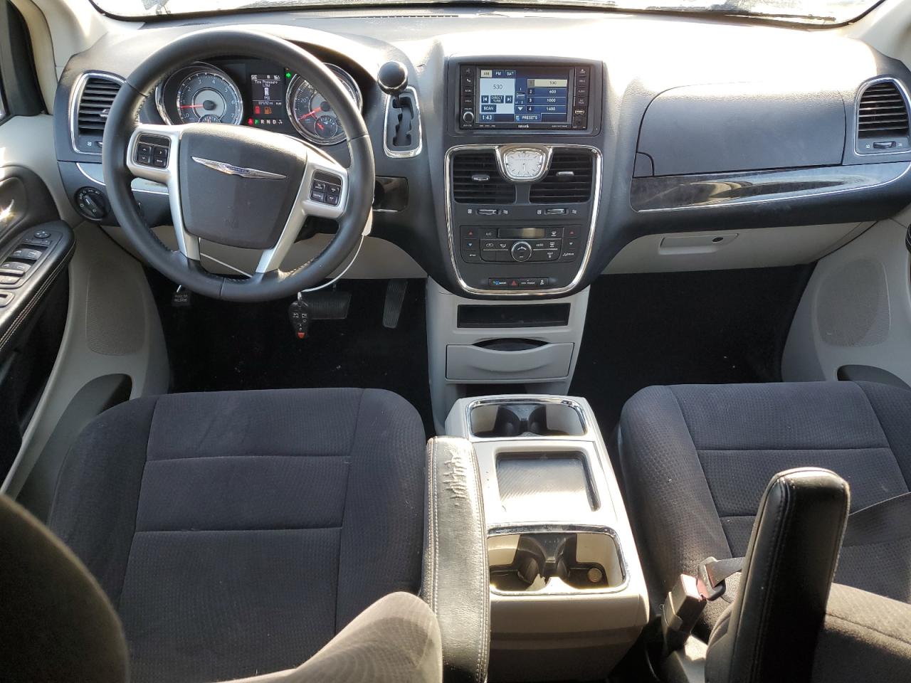 2011 Chrysler Town & Country - Image 8