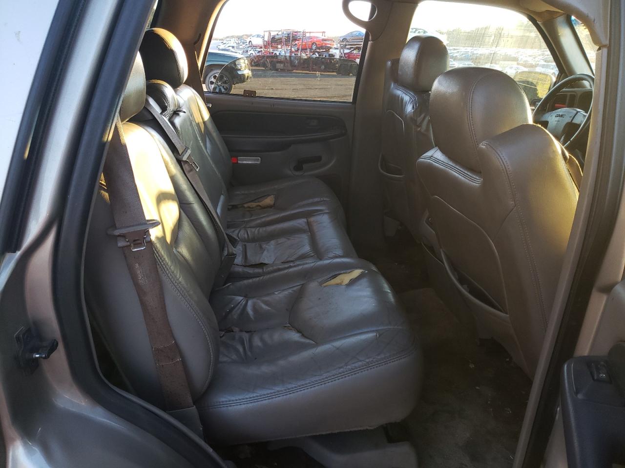 2003 GMC Yukon - Image 11