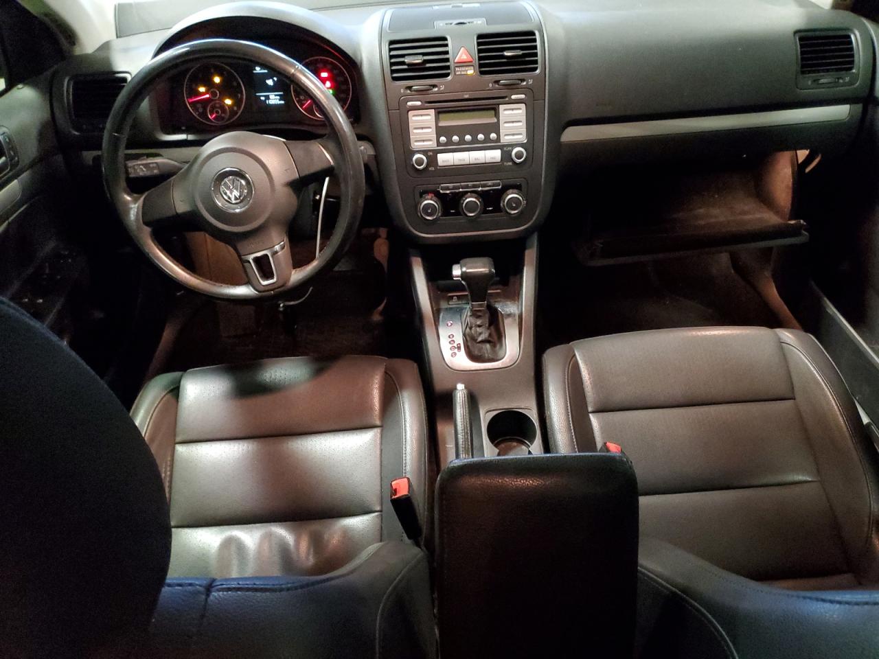 2010 Volkswagen Jetta - Image 8