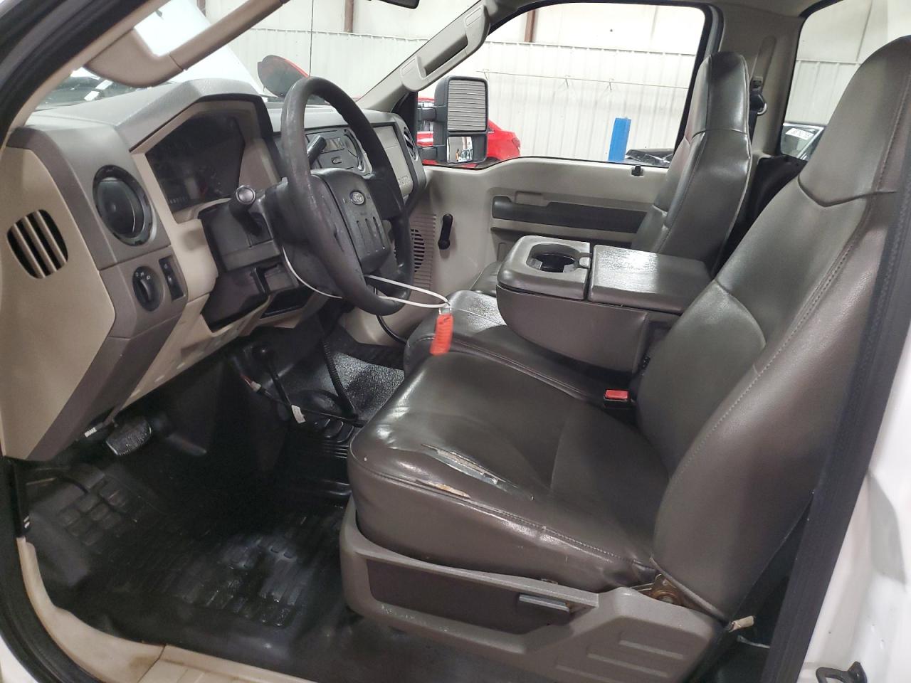 2010 Ford F350 - Image 7