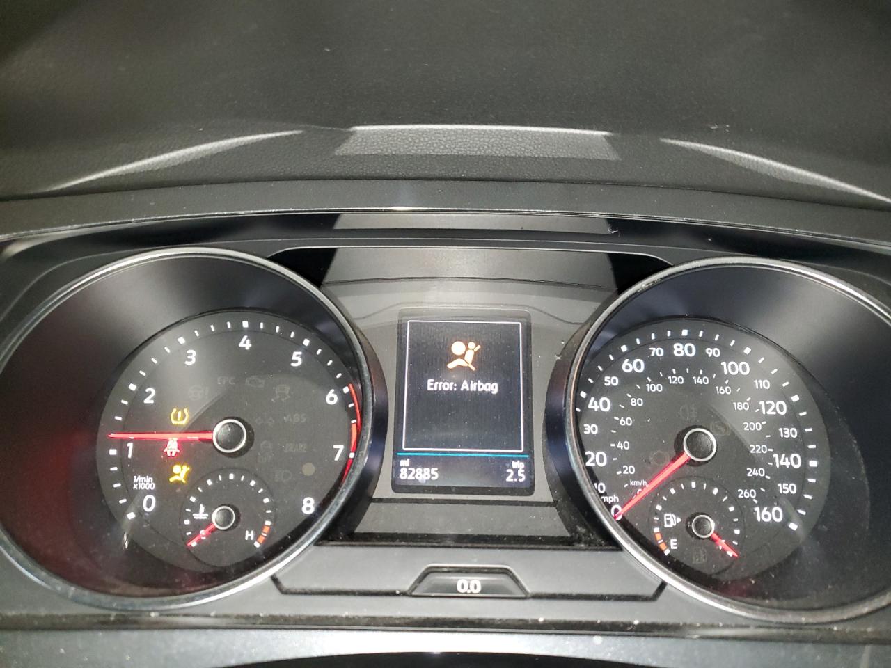 2018 Volkswagen Tiguan - Image 9