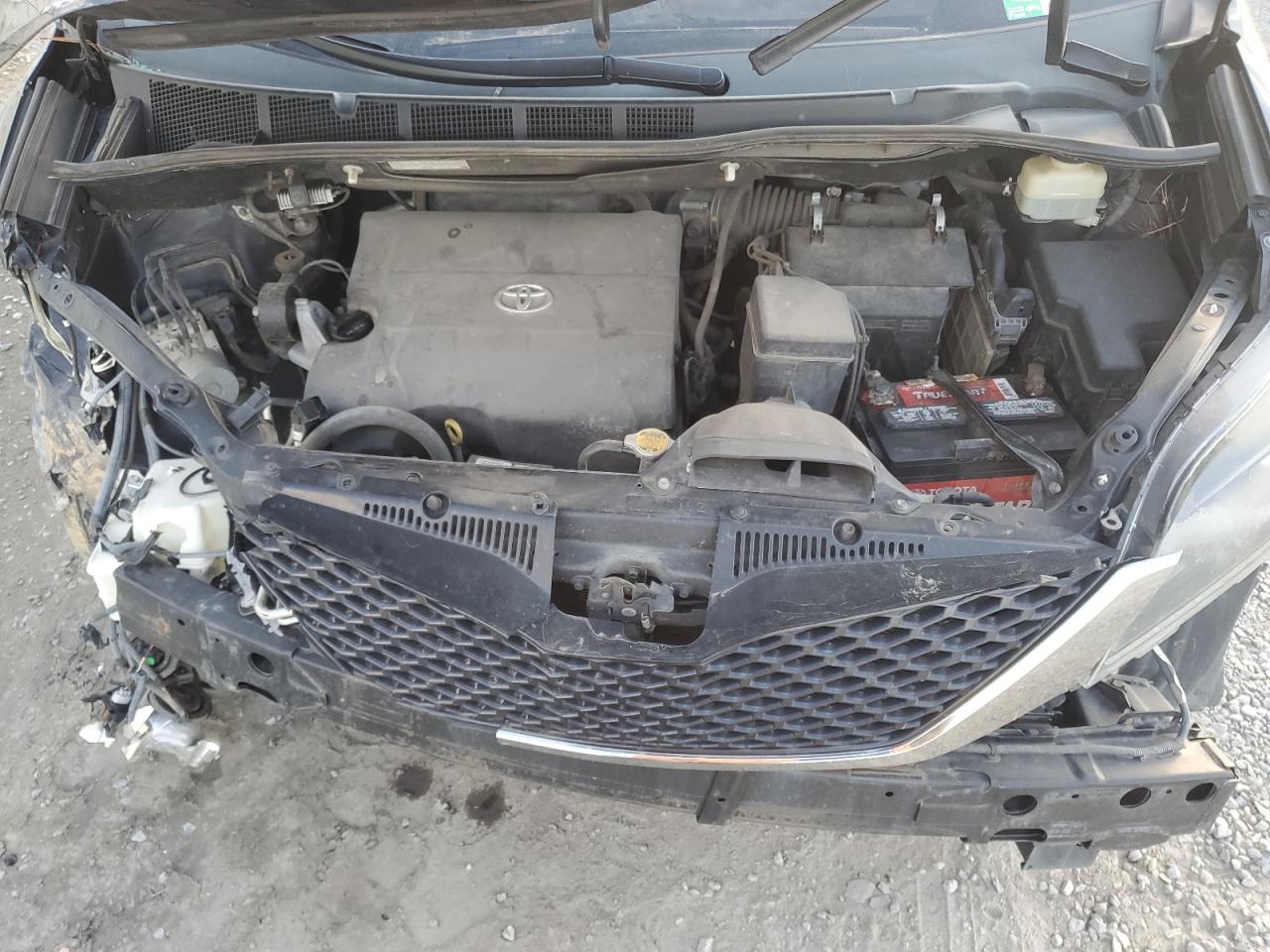 2015 Toyota Sienna - Image 12
