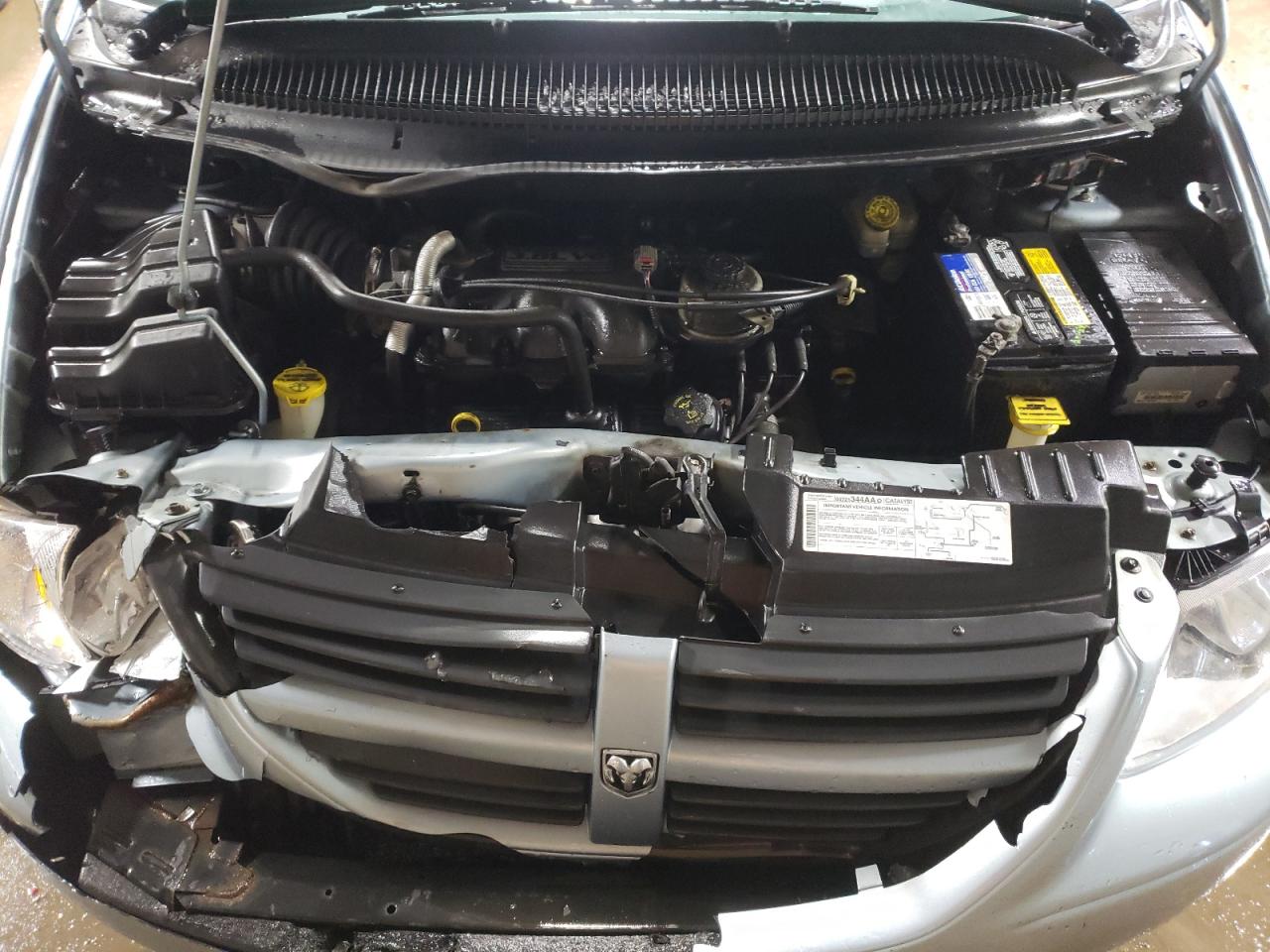 2005 Dodge Caravan - Image 12