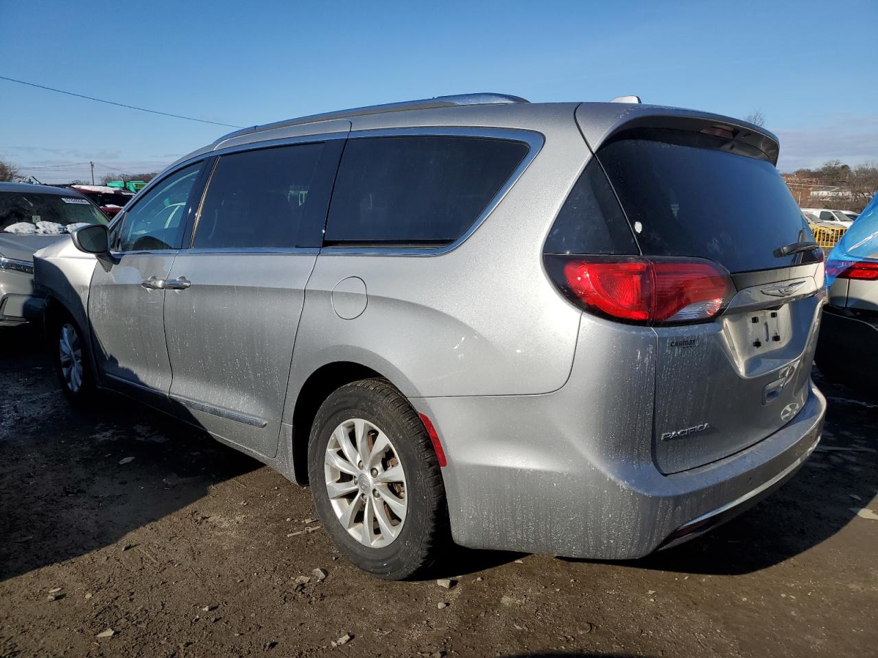 2018 Chrysler Pacifica - Image 2