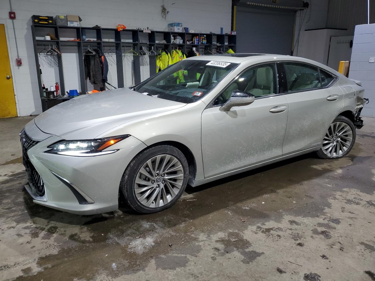 2022 Lexus ES - Image 1