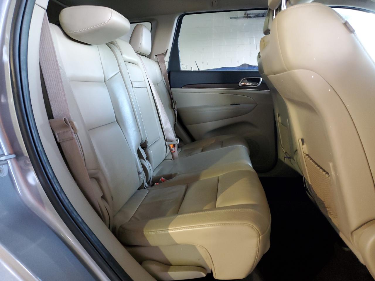 2017 Jeep Grand Cherokee - Image 11