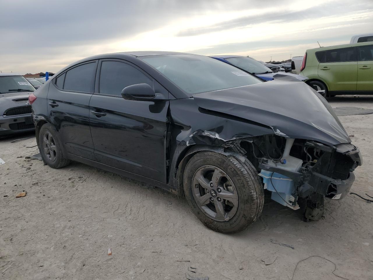 2017 Hyundai Elantra - Image 4