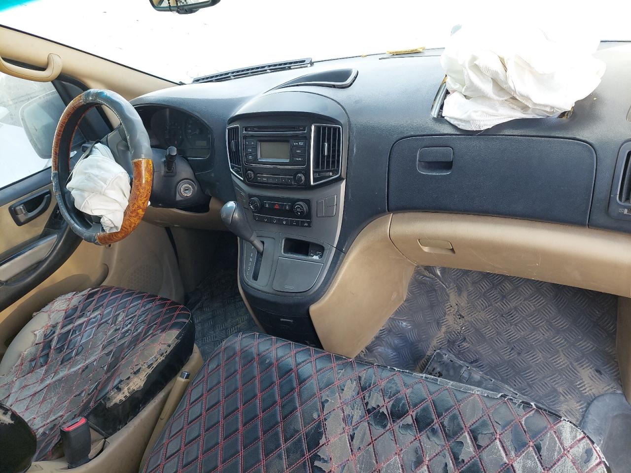 KMJWA37R5GU774027 - 2016 Hyundai H1 - #42477905