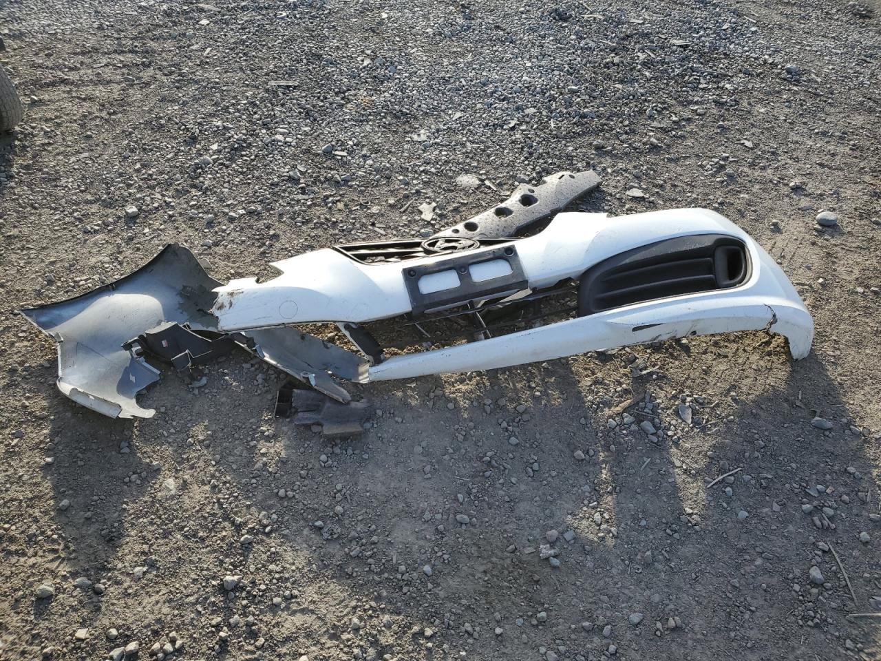 2011 Hyundai Genesis - Image 14