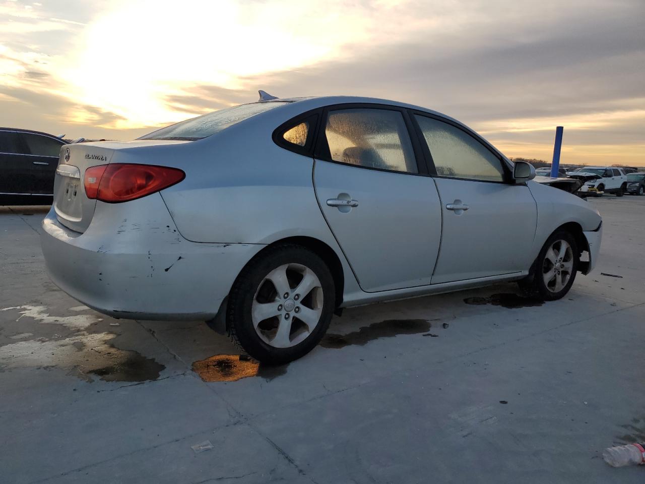 2010 Hyundai Elantra - Image 3