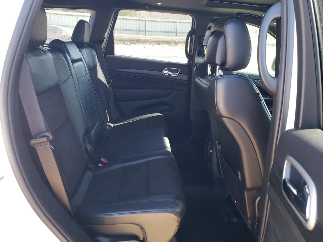 2019 Jeep Grand Cherokee - Image 11