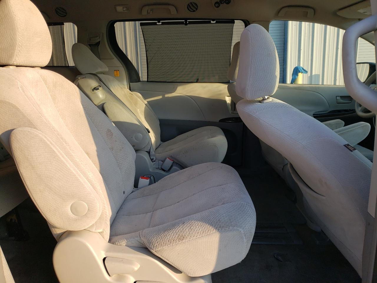 2011 Toyota Sienna - Image 11