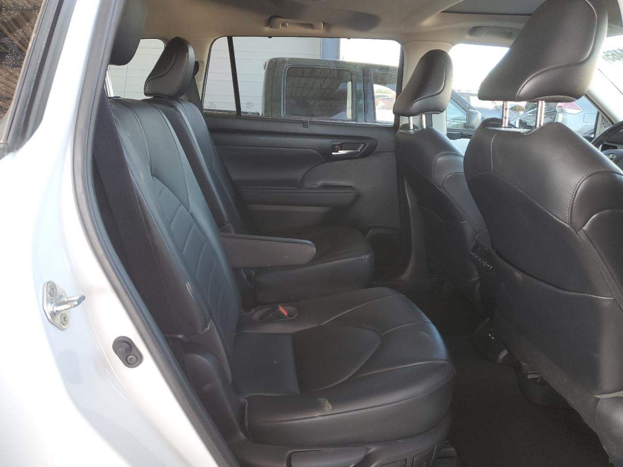 2021 Toyota Highlander - Image 11