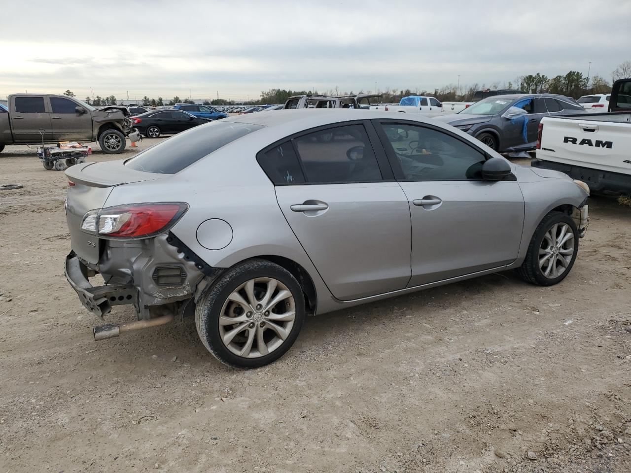 2011 Mazda 3 - Image 3