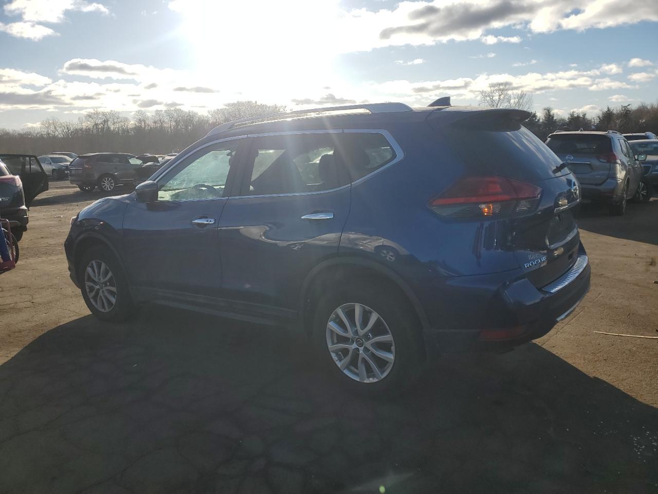 2017 Nissan Rogue - Image 2