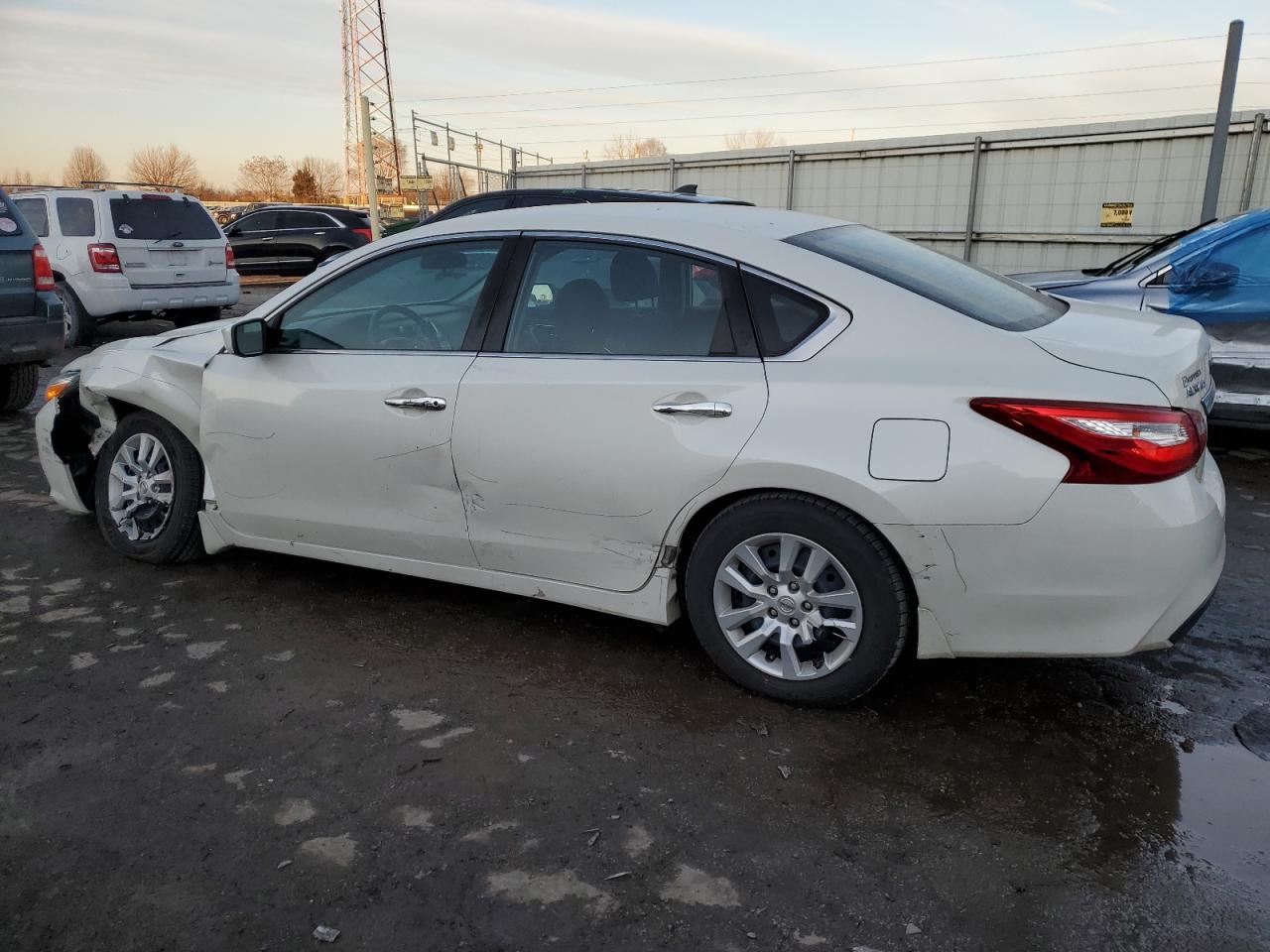 2017 Nissan Altima - Image 2