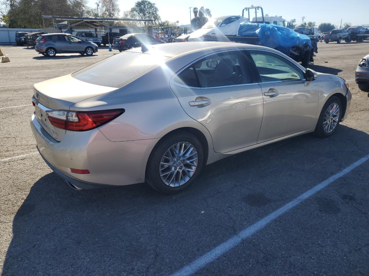 VIN 58ABK1GGXJU104991 2018 LEXUS ES350 no.3