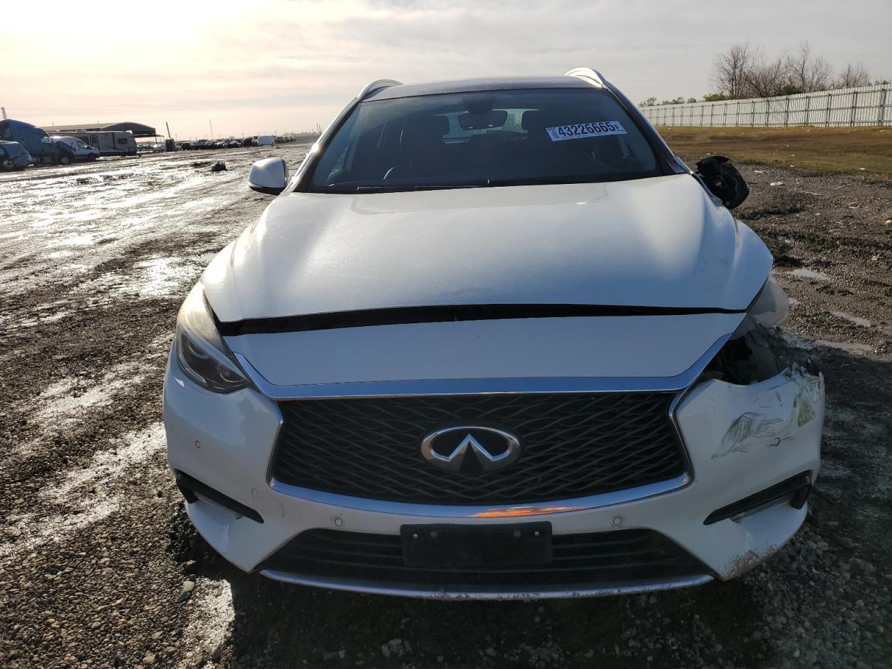 2017 Infiniti QX30 - Image 5