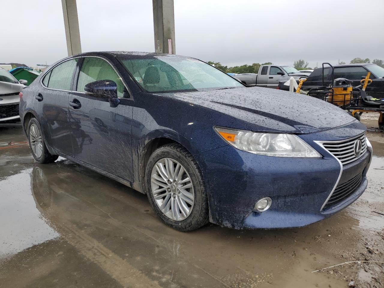 2015 Lexus ES - Image 4