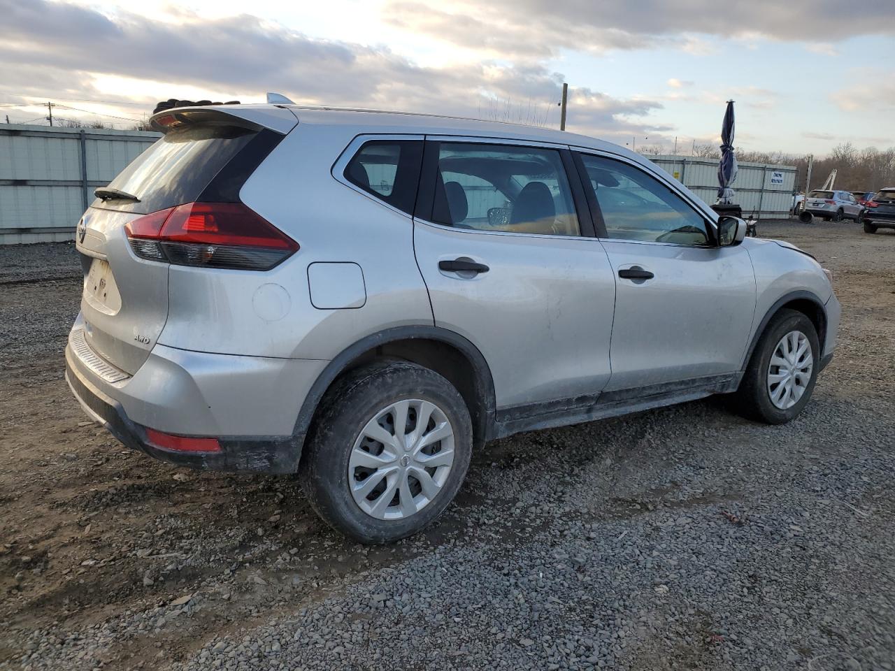 2020 Nissan Rogue - Image 3