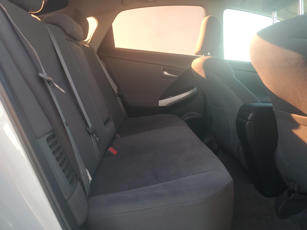 2013 Toyota Prius - Image 11