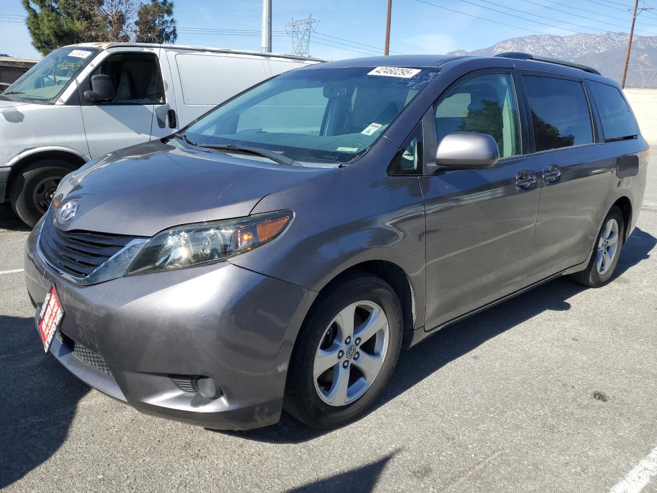 2011 Toyota Sienna Le for Sale in Rancho Cucamonga, CA - Front End