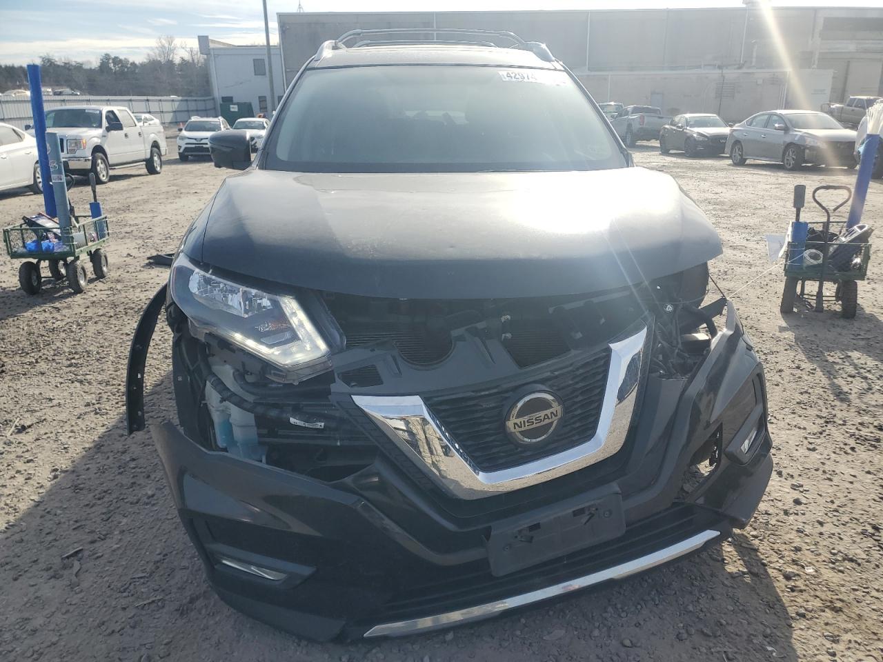 2018 Nissan Rogue - Image 5