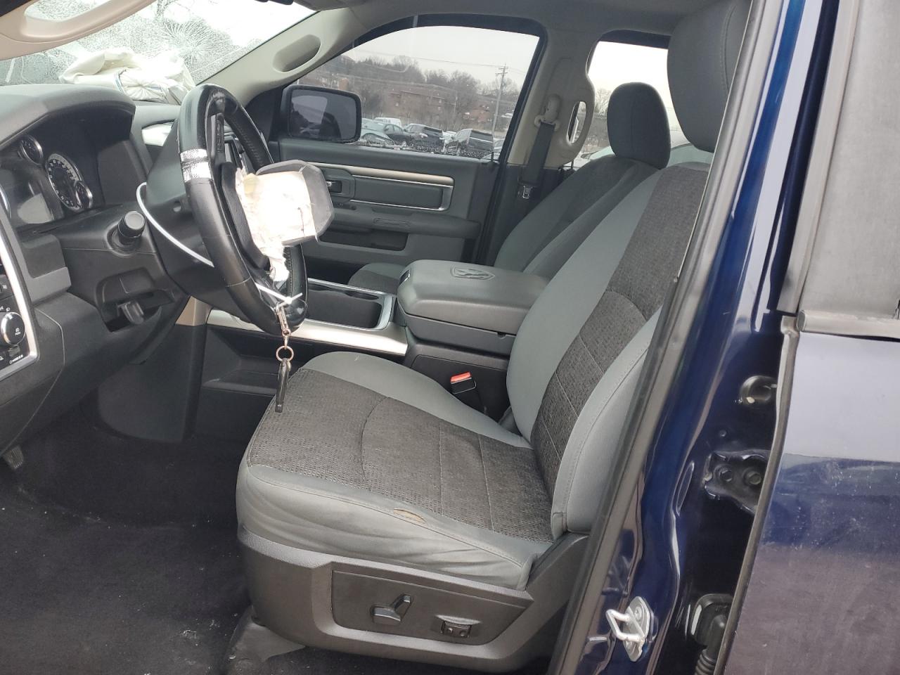 2016 RAM 1500 - Image 7